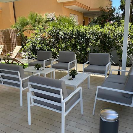Hotel Barbiani Riccione Bagian luar foto