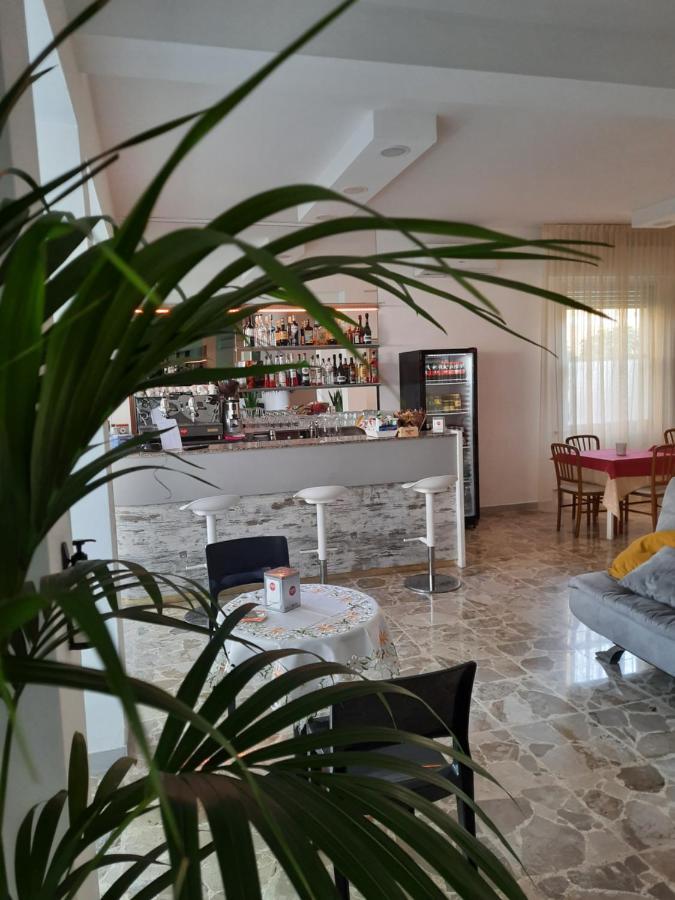Hotel Barbiani Riccione Bagian luar foto