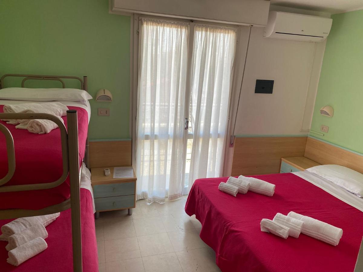 Hotel Barbiani Riccione Bagian luar foto