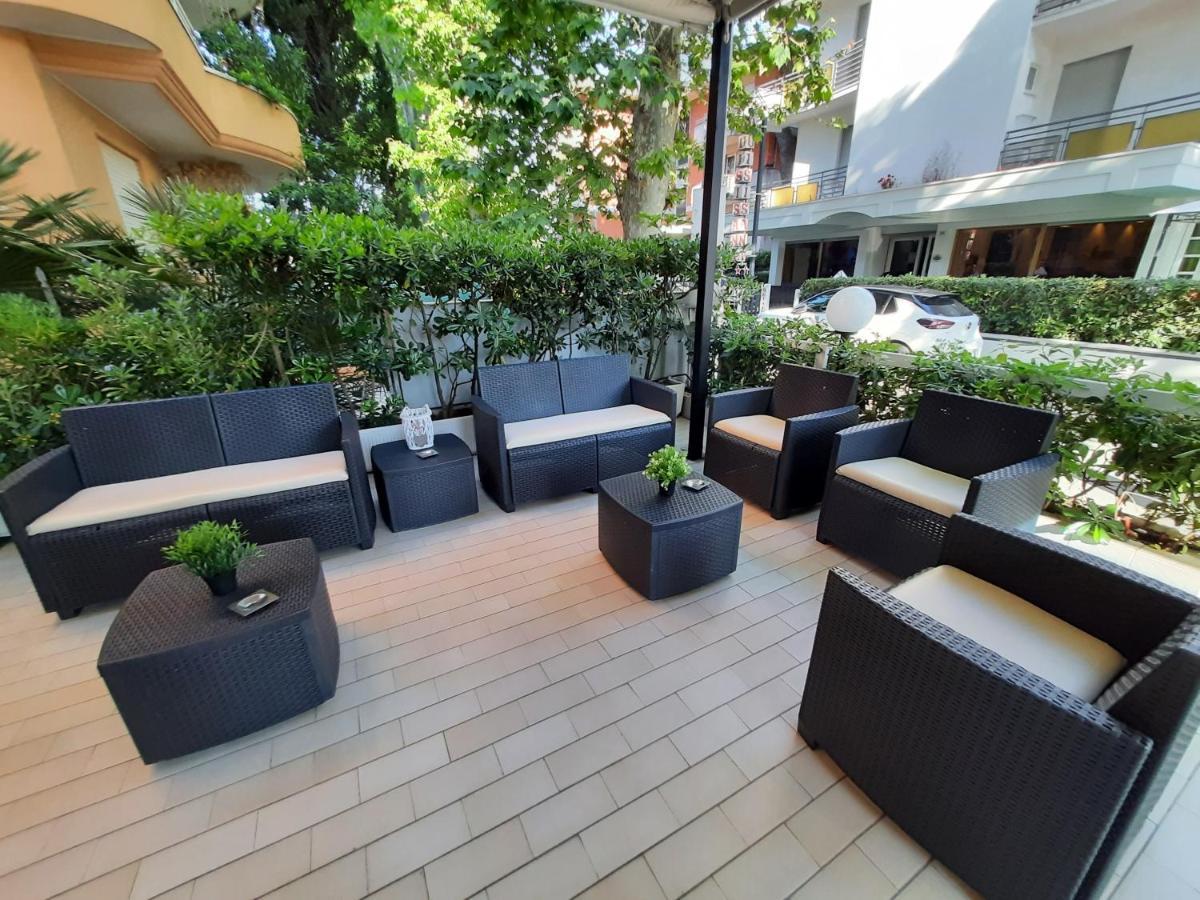 Hotel Barbiani Riccione Bagian luar foto