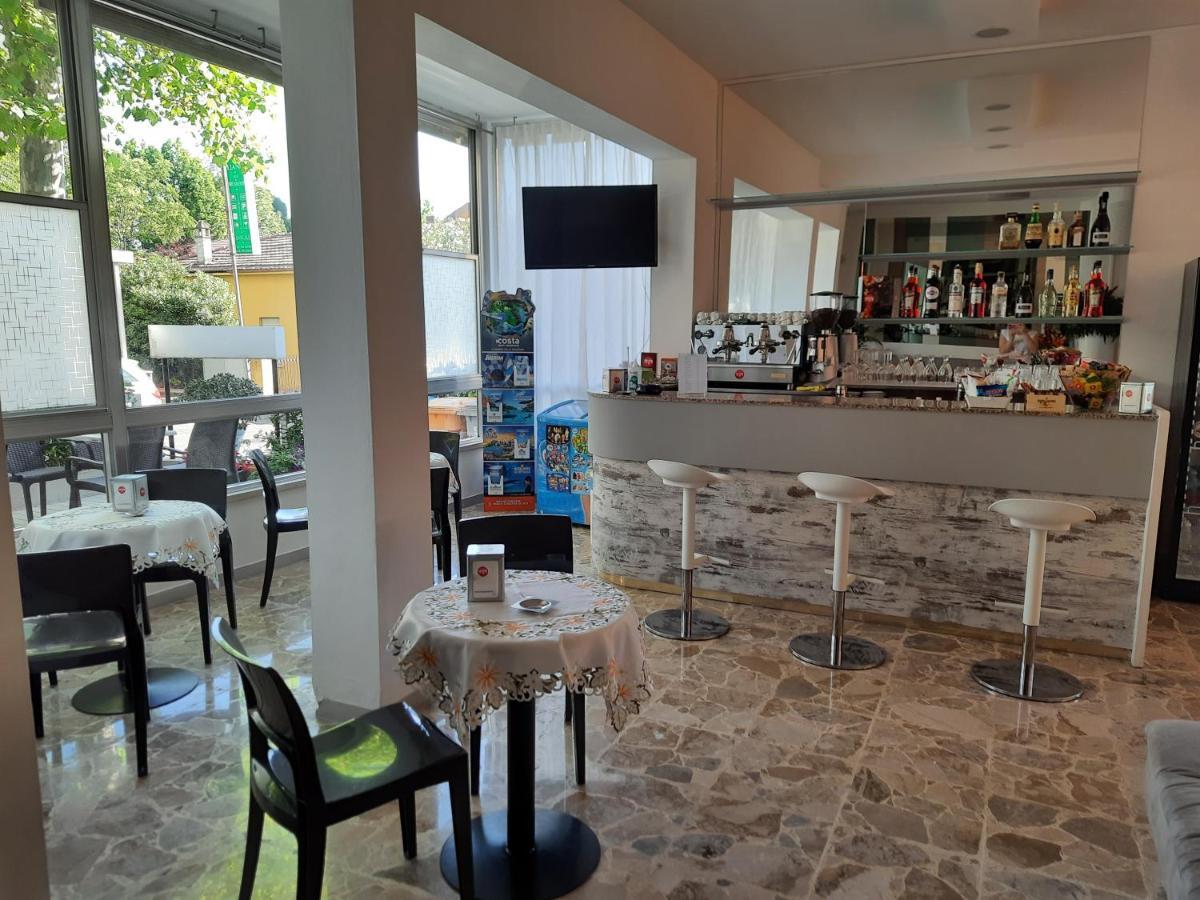 Hotel Barbiani Riccione Bagian luar foto