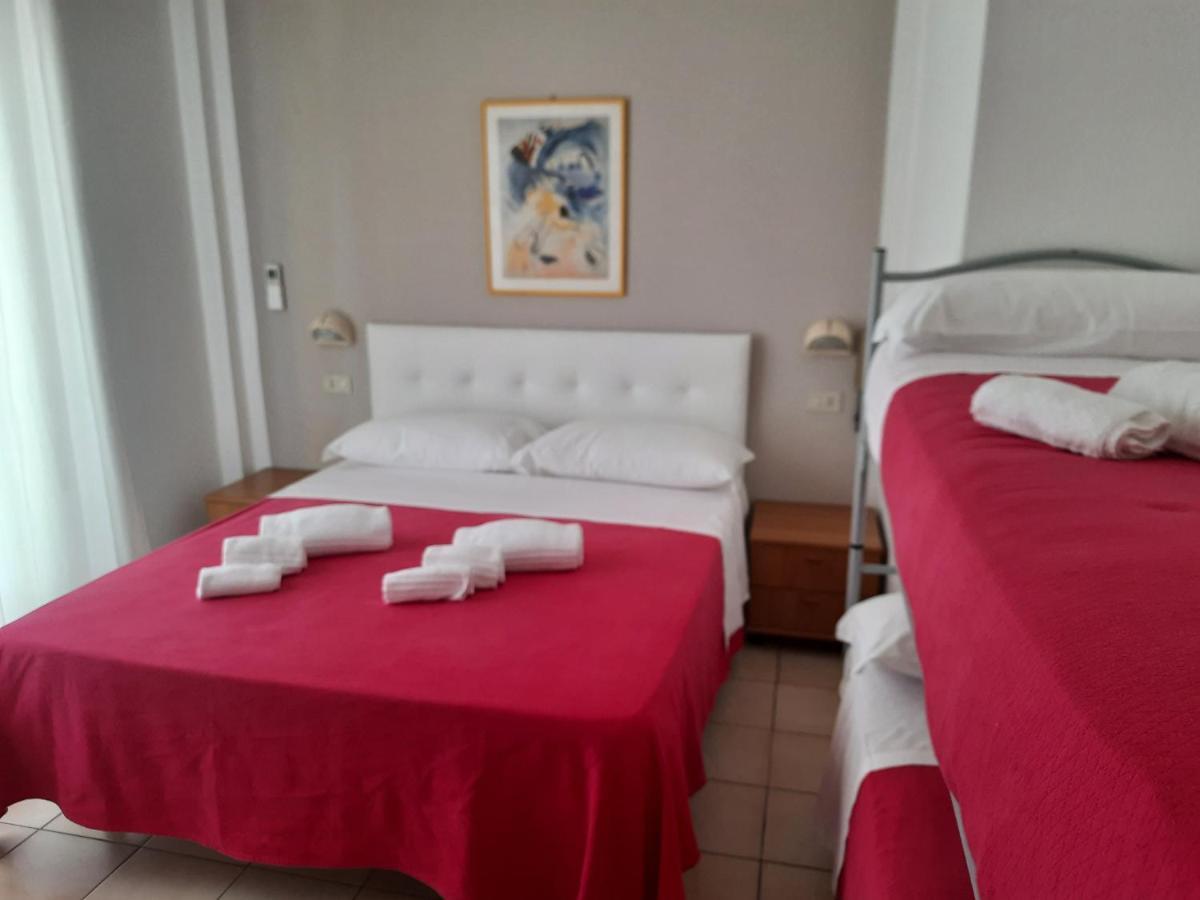 Hotel Barbiani Riccione Bagian luar foto