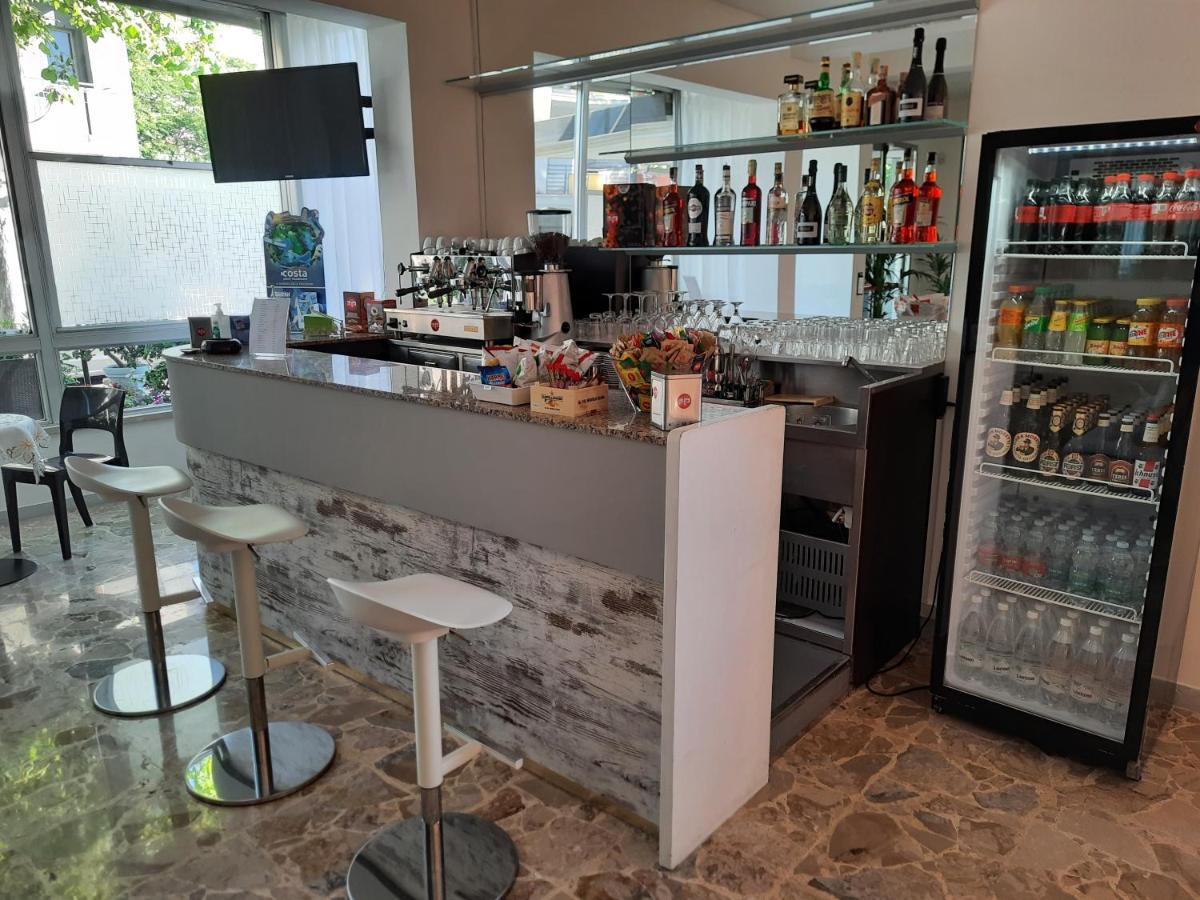 Hotel Barbiani Riccione Bagian luar foto