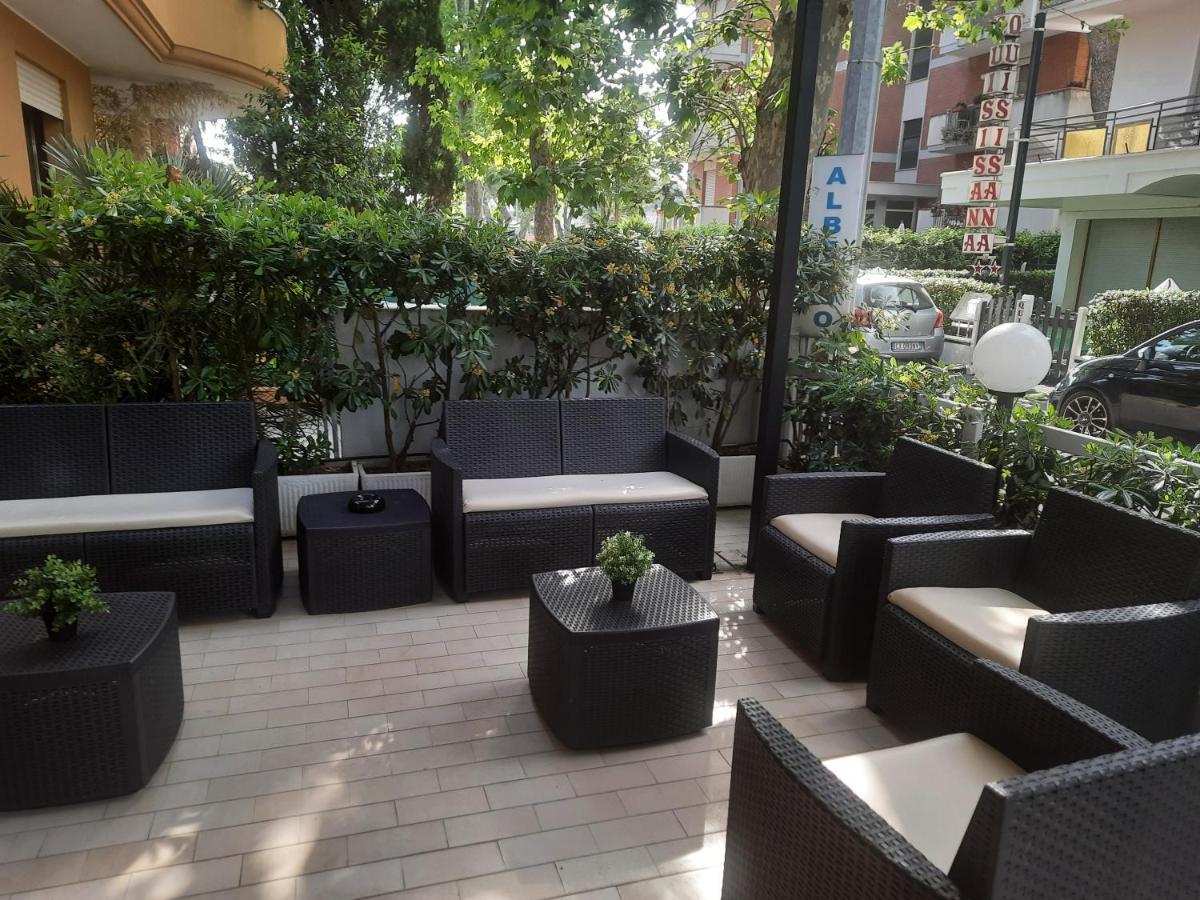 Hotel Barbiani Riccione Bagian luar foto
