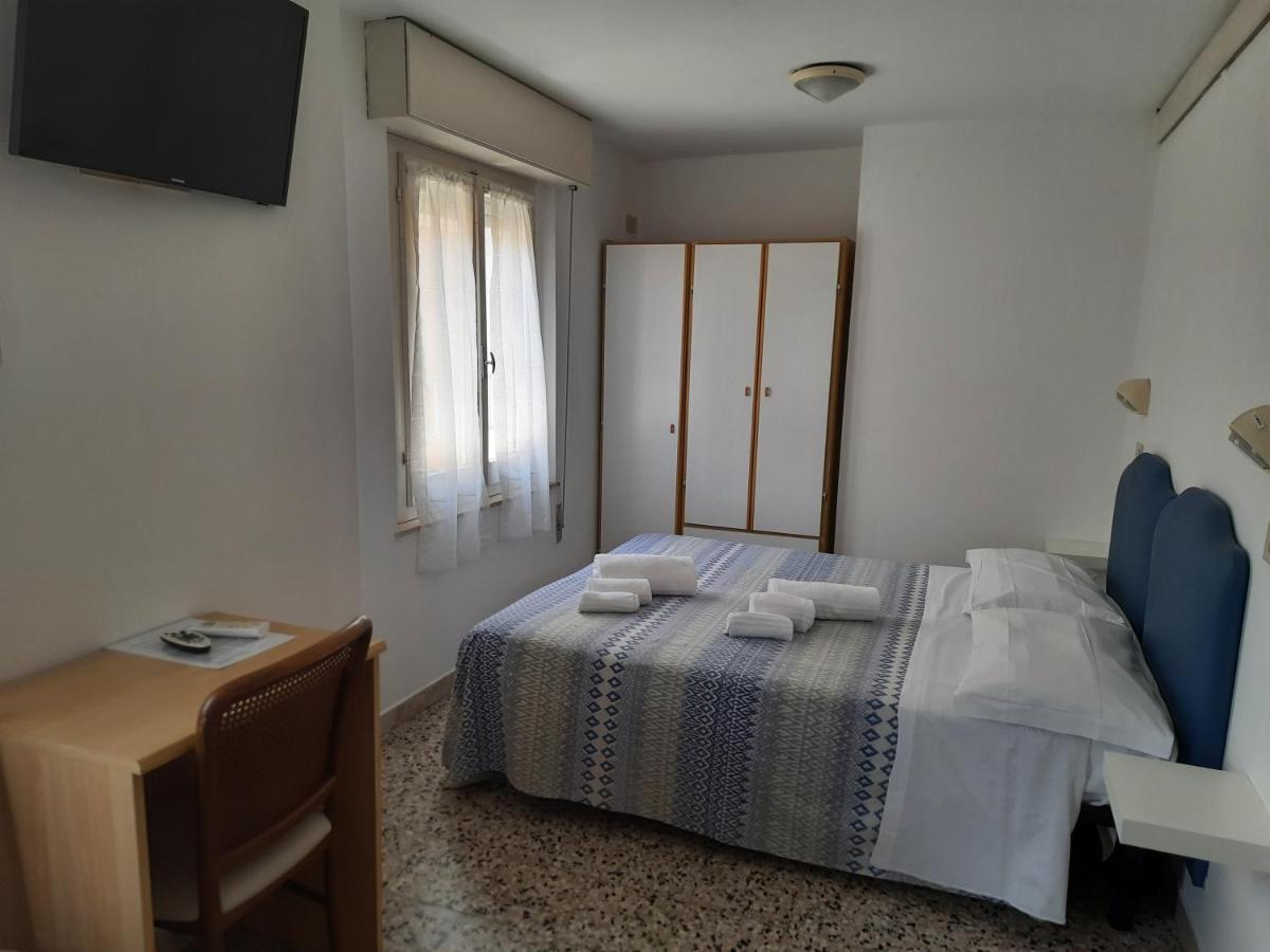 Hotel Barbiani Riccione Bagian luar foto
