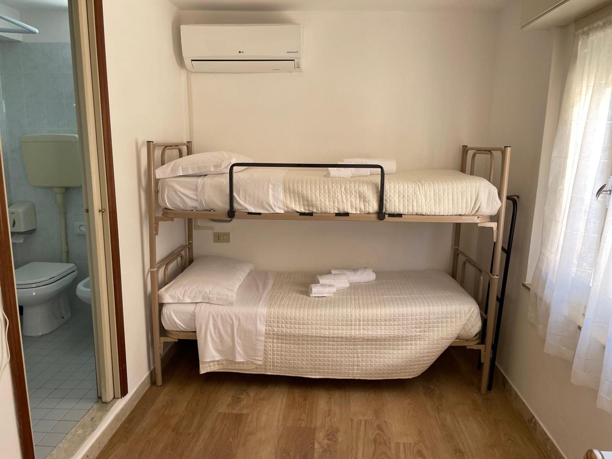 Hotel Barbiani Riccione Bagian luar foto