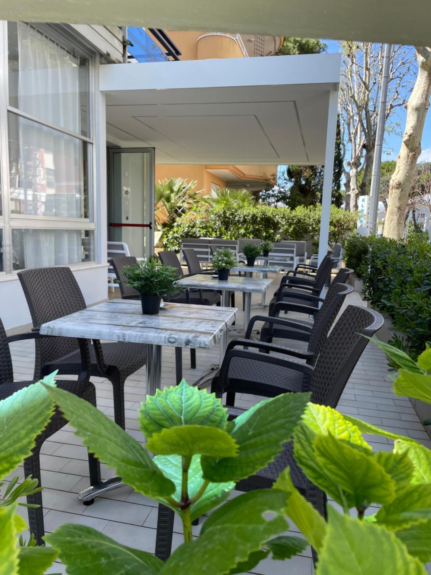 Hotel Barbiani Riccione Bagian luar foto