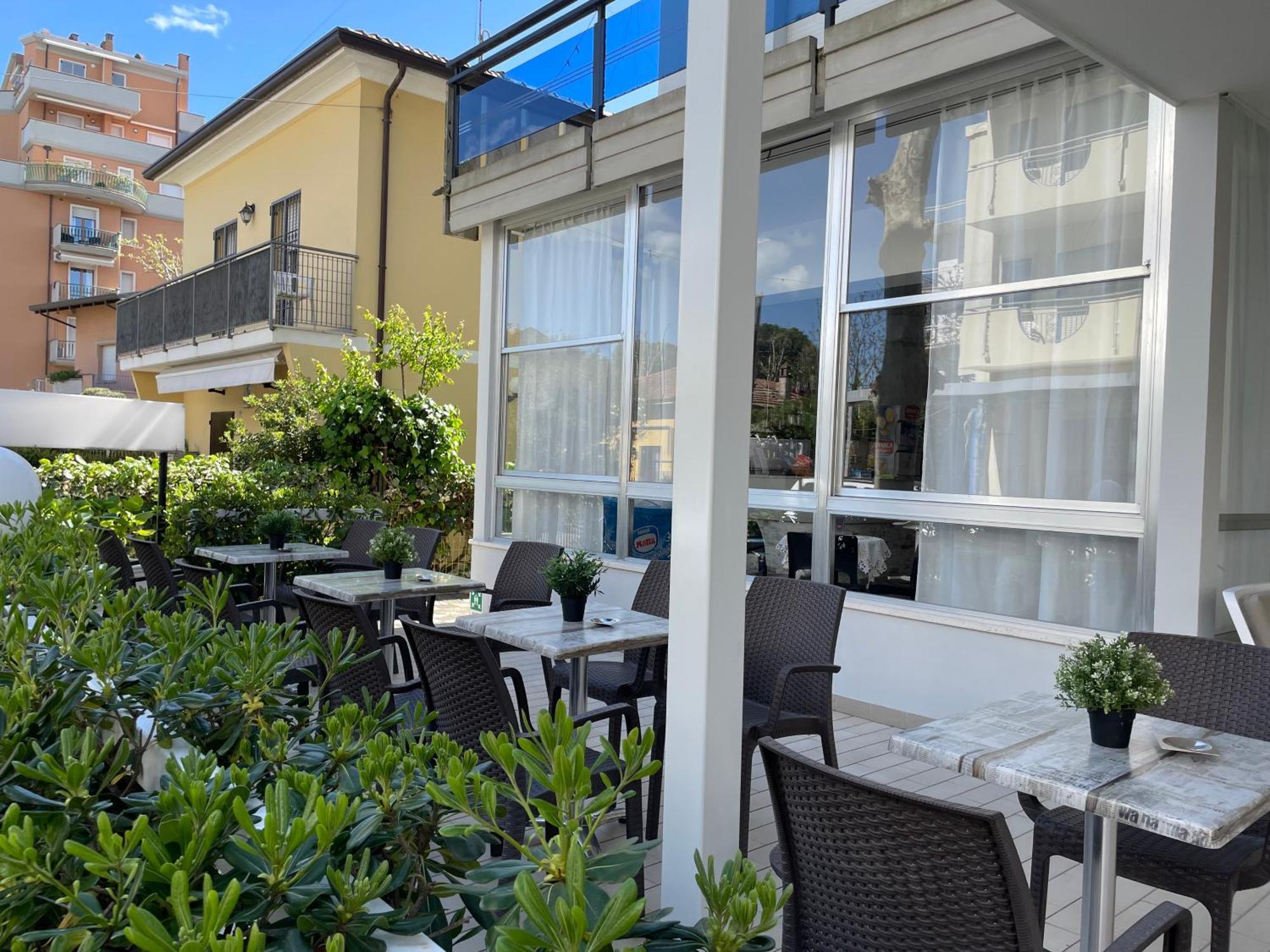 Hotel Barbiani Riccione Bagian luar foto
