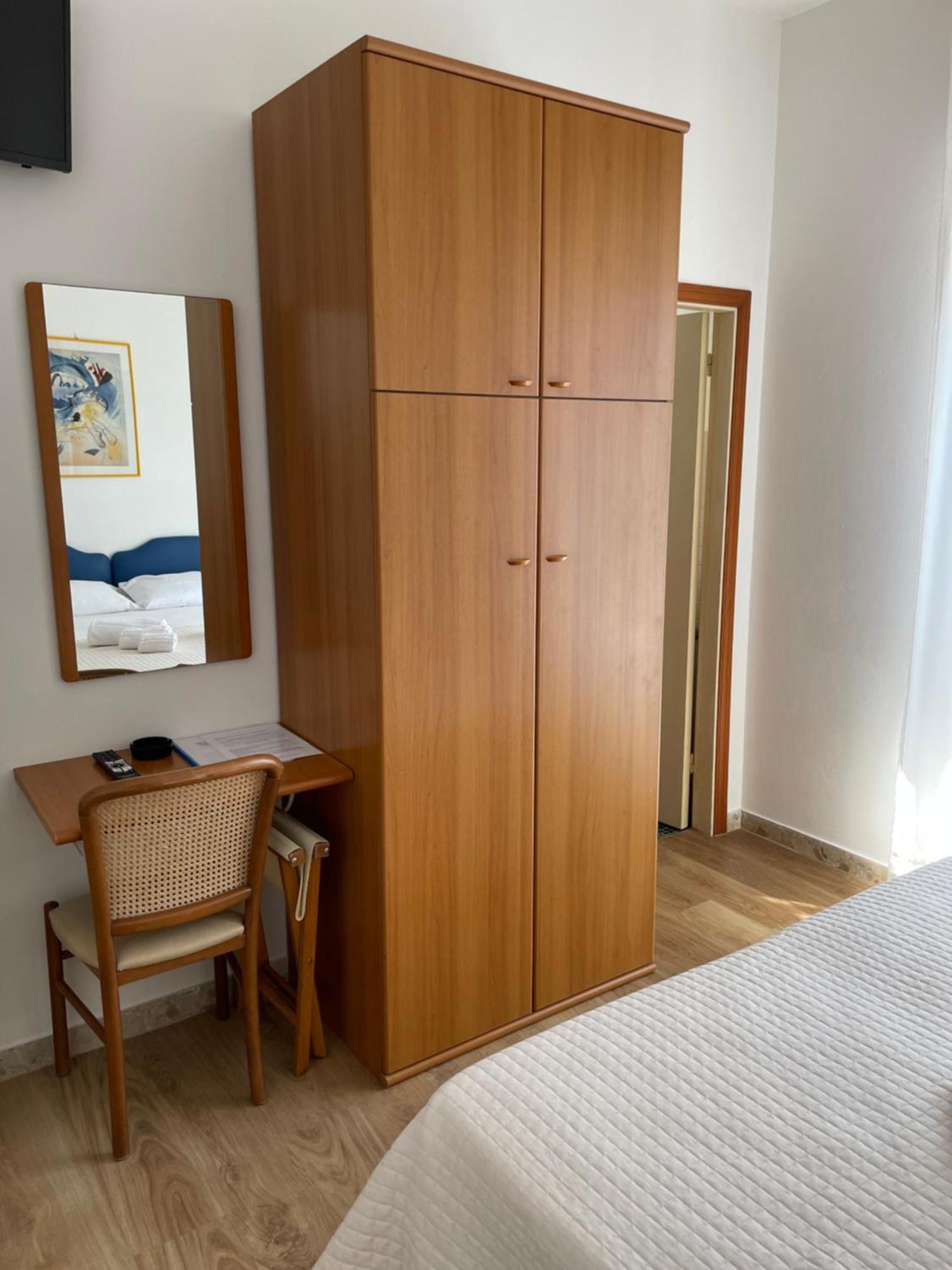 Hotel Barbiani Riccione Bagian luar foto