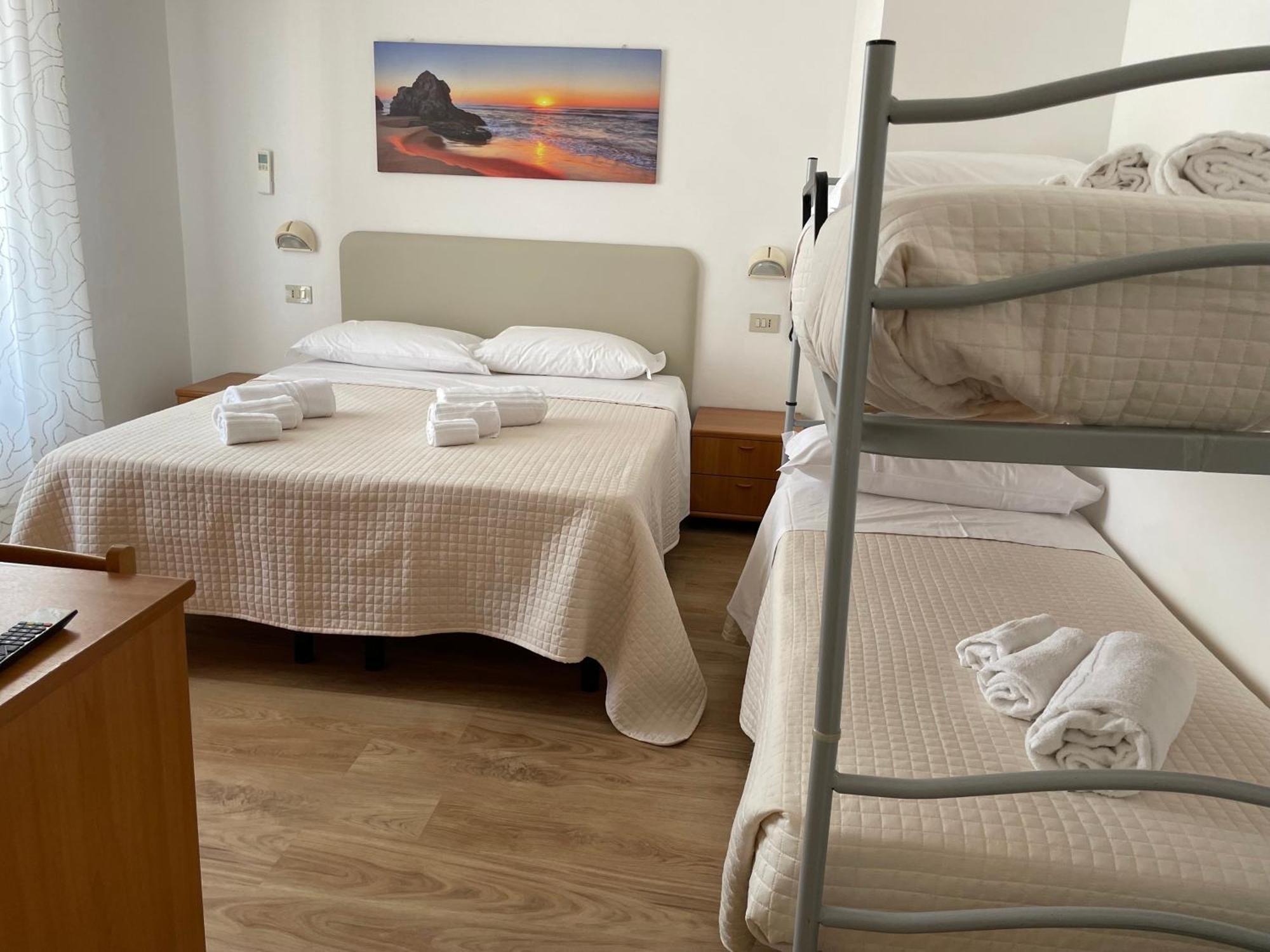 Hotel Barbiani Riccione Bagian luar foto
