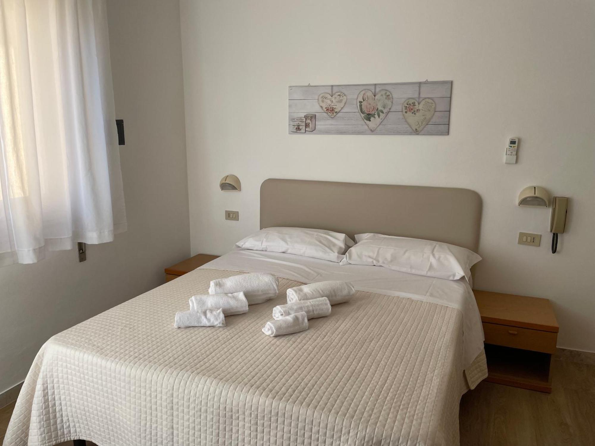 Hotel Barbiani Riccione Bagian luar foto