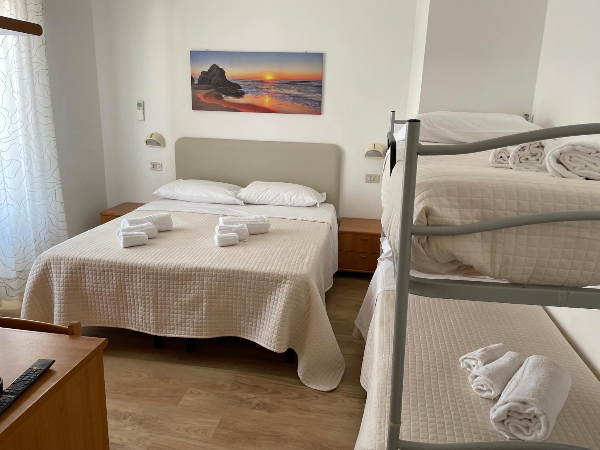Hotel Barbiani Riccione Bagian luar foto