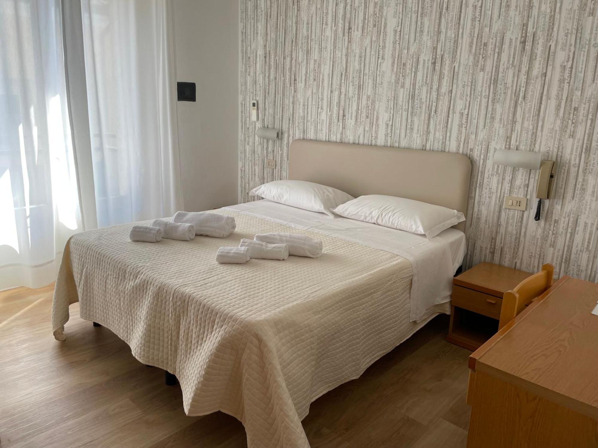 Hotel Barbiani Riccione Bagian luar foto
