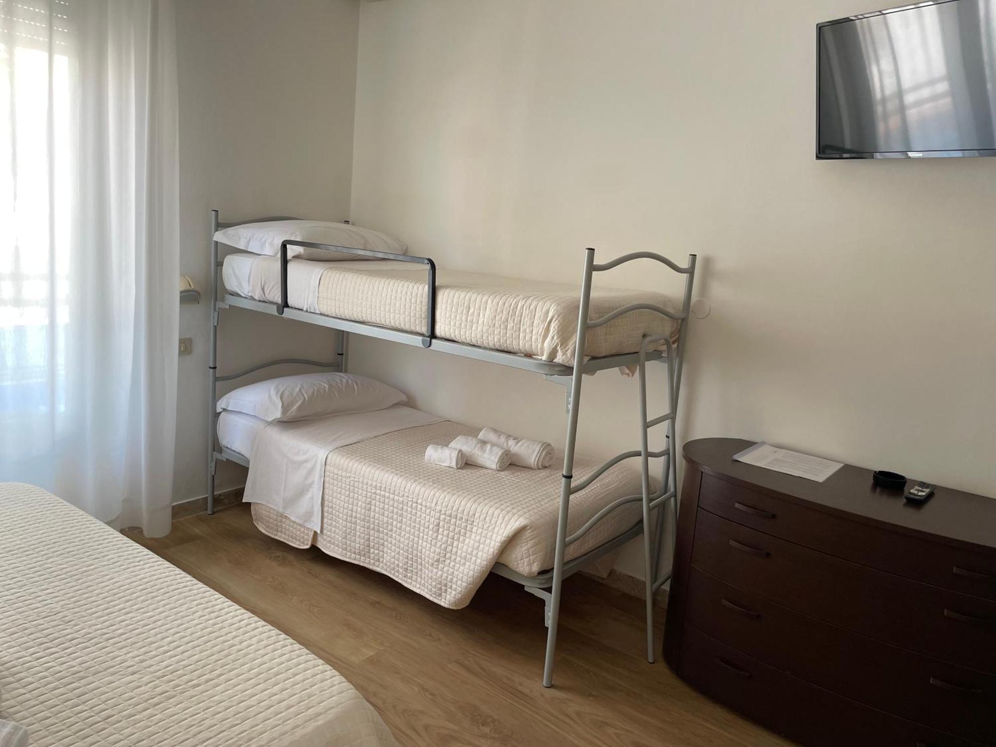 Hotel Barbiani Riccione Bagian luar foto