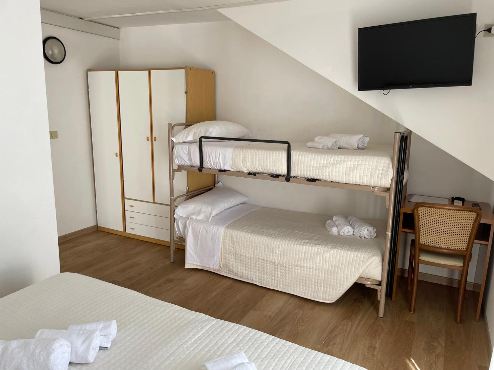 Hotel Barbiani Riccione Bagian luar foto