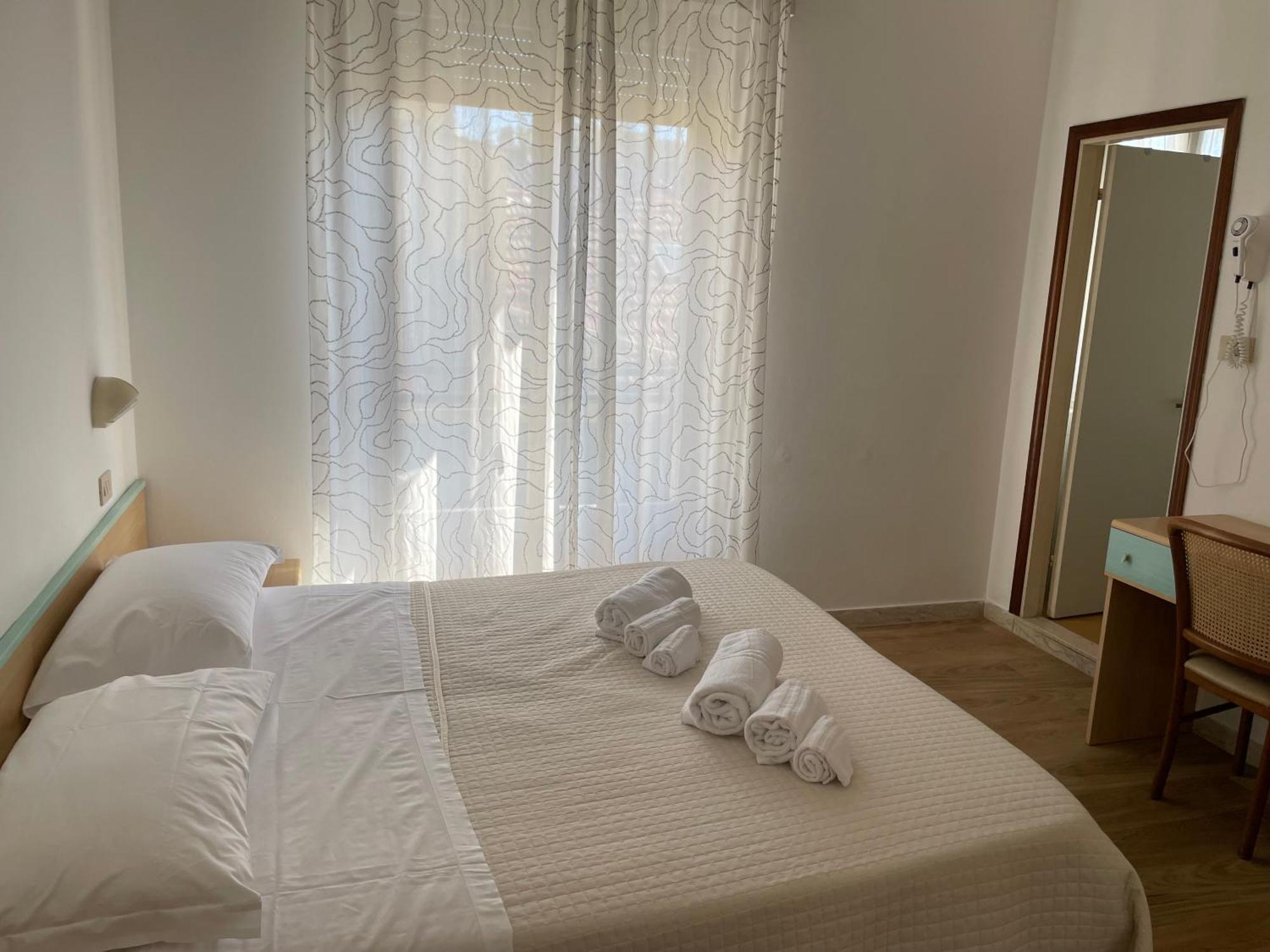 Hotel Barbiani Riccione Bagian luar foto