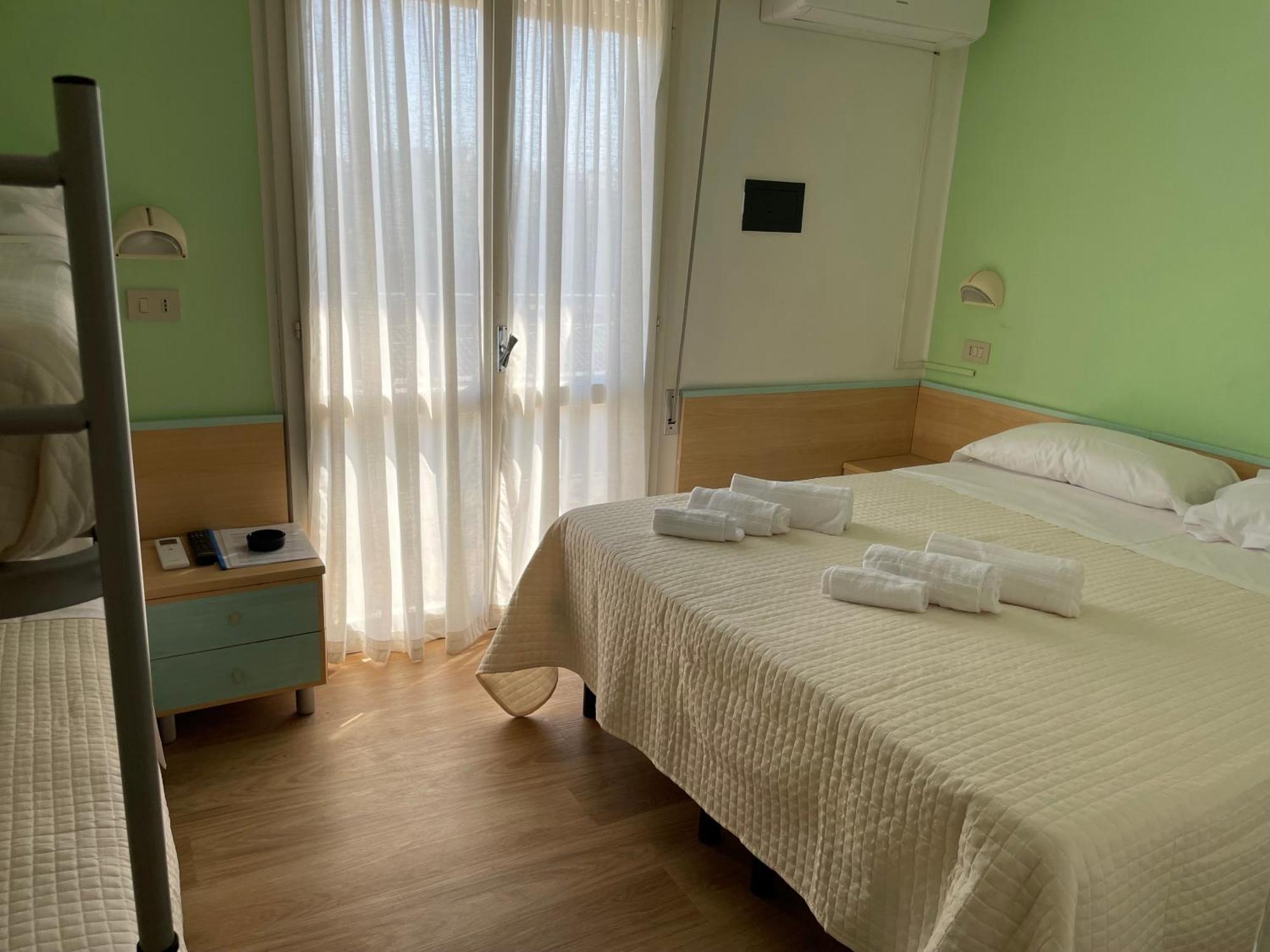 Hotel Barbiani Riccione Bagian luar foto
