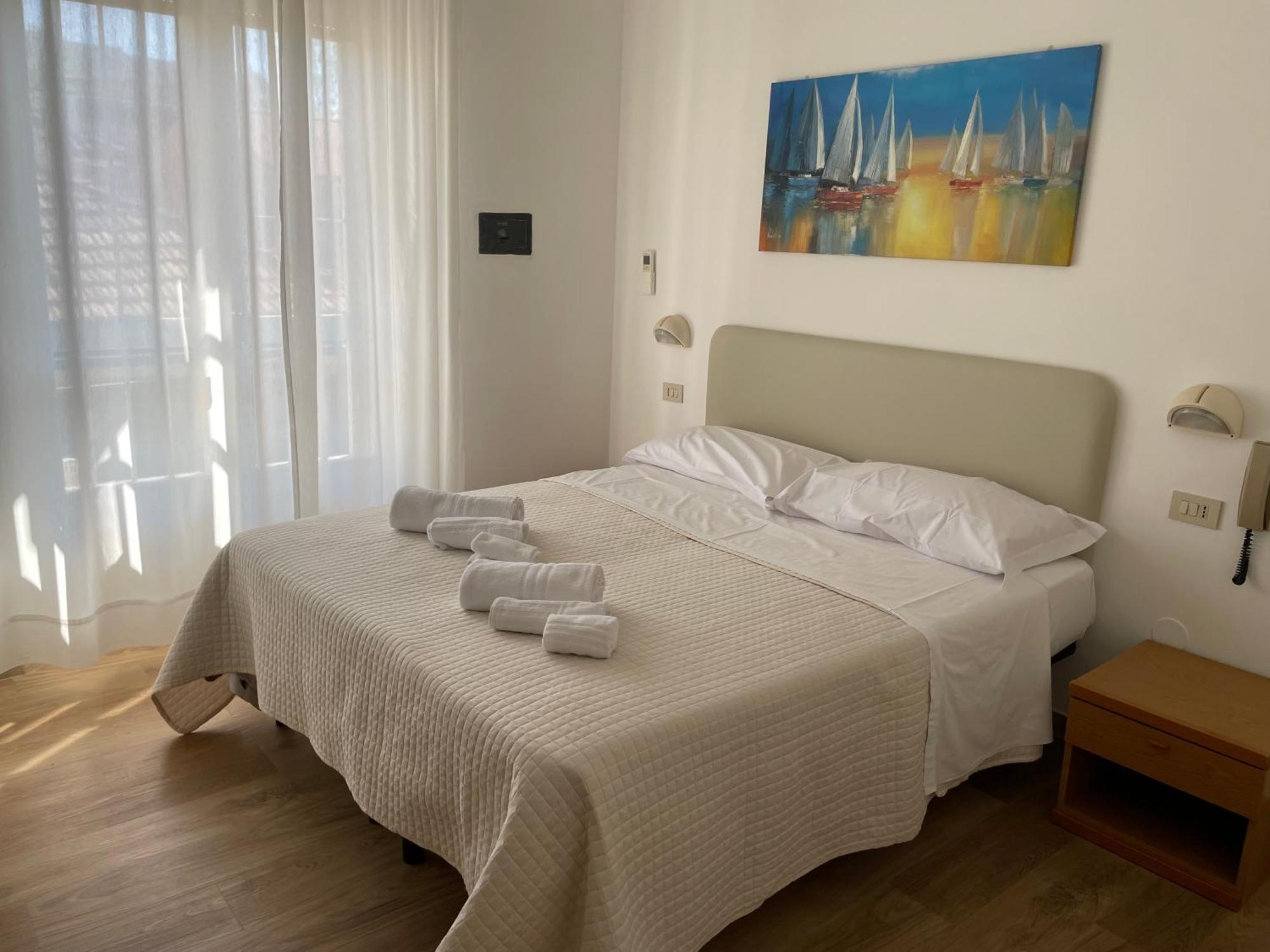Hotel Barbiani Riccione Bagian luar foto