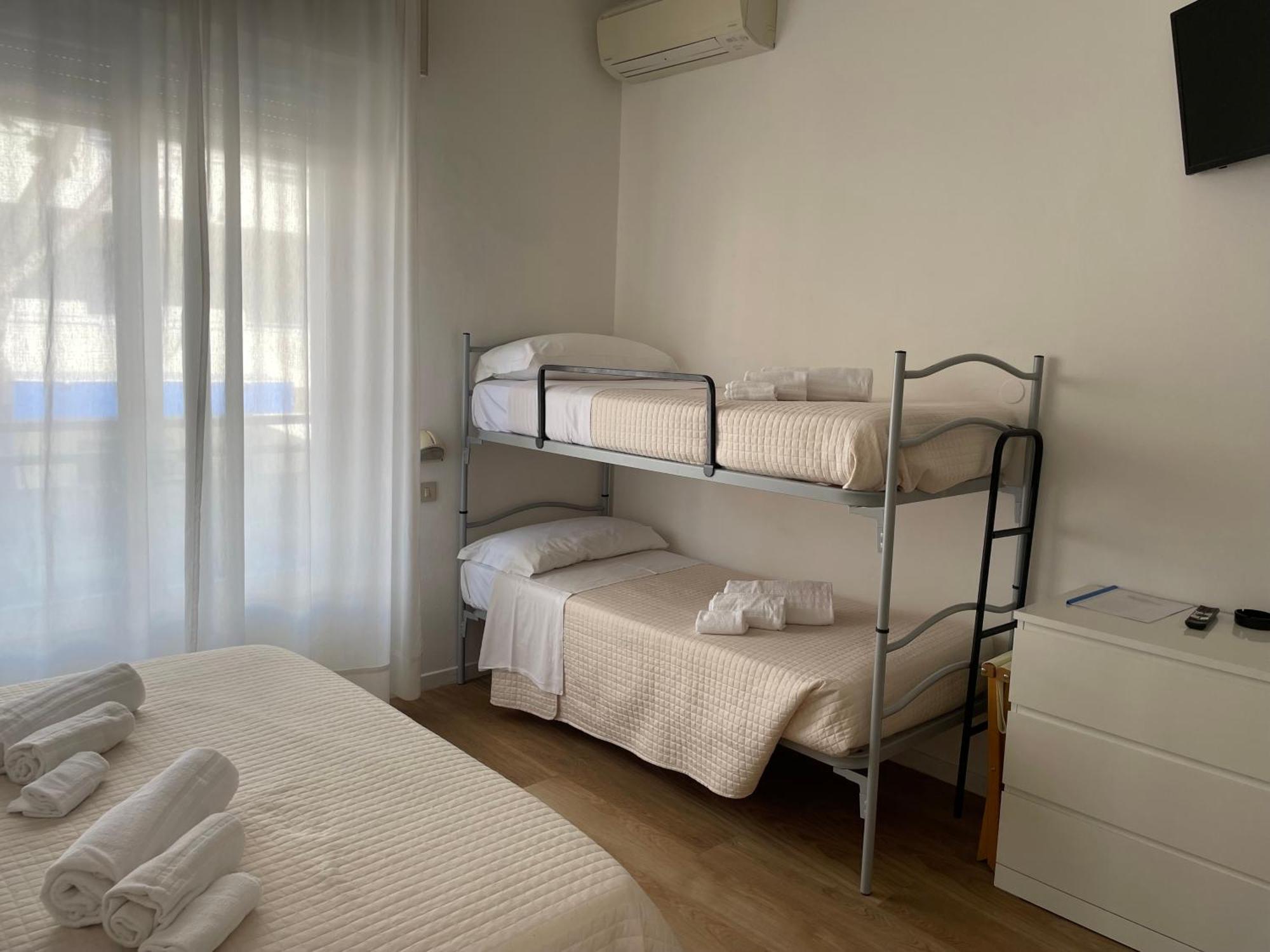 Hotel Barbiani Riccione Bagian luar foto