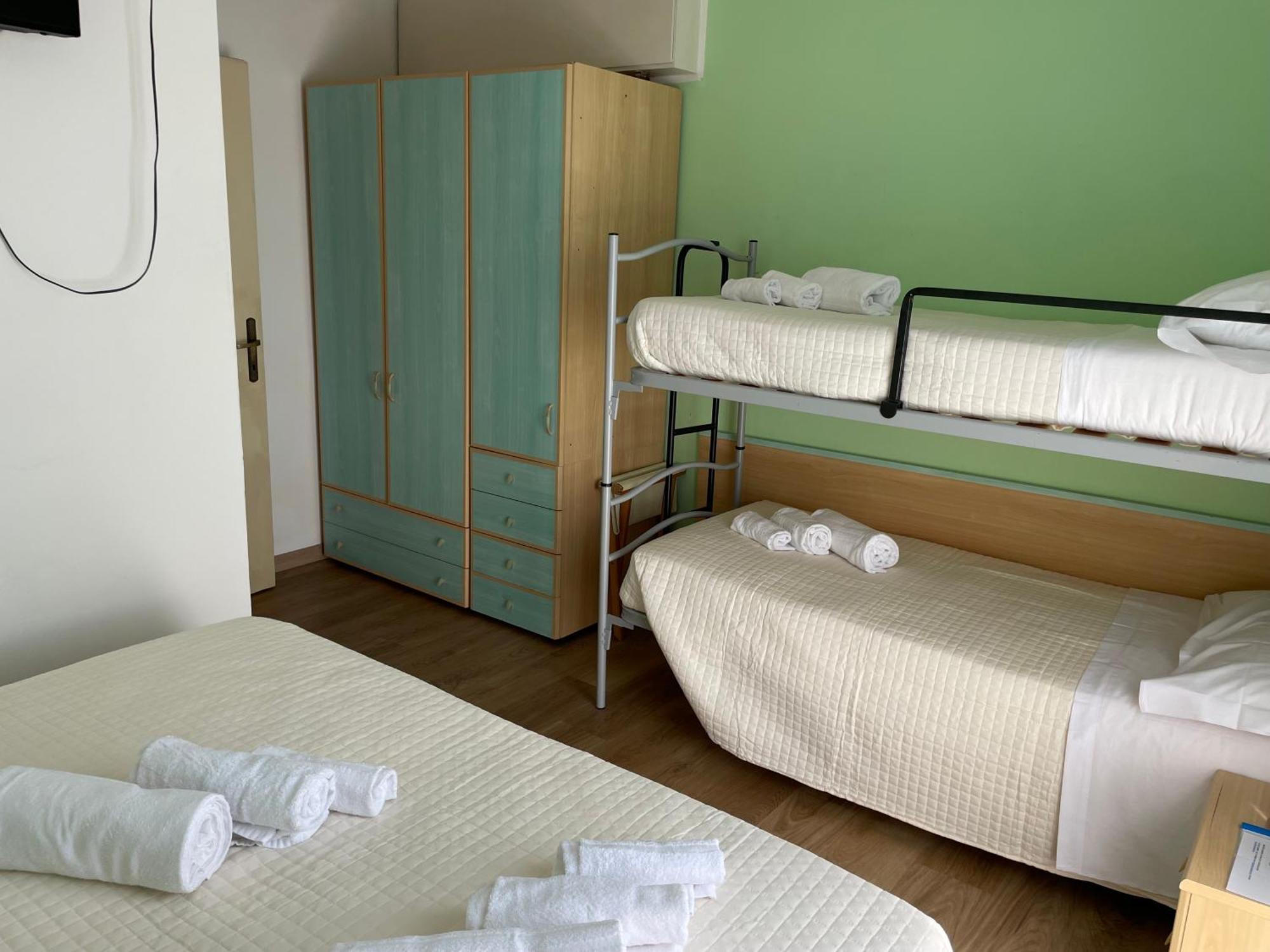 Hotel Barbiani Riccione Bagian luar foto