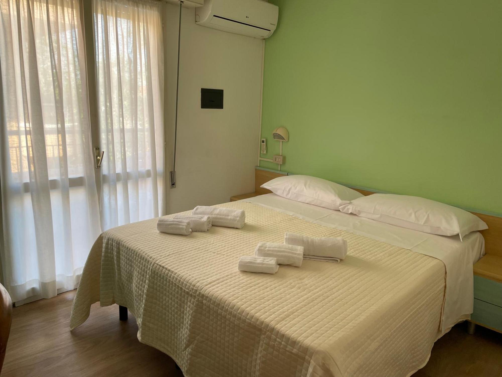 Hotel Barbiani Riccione Bagian luar foto
