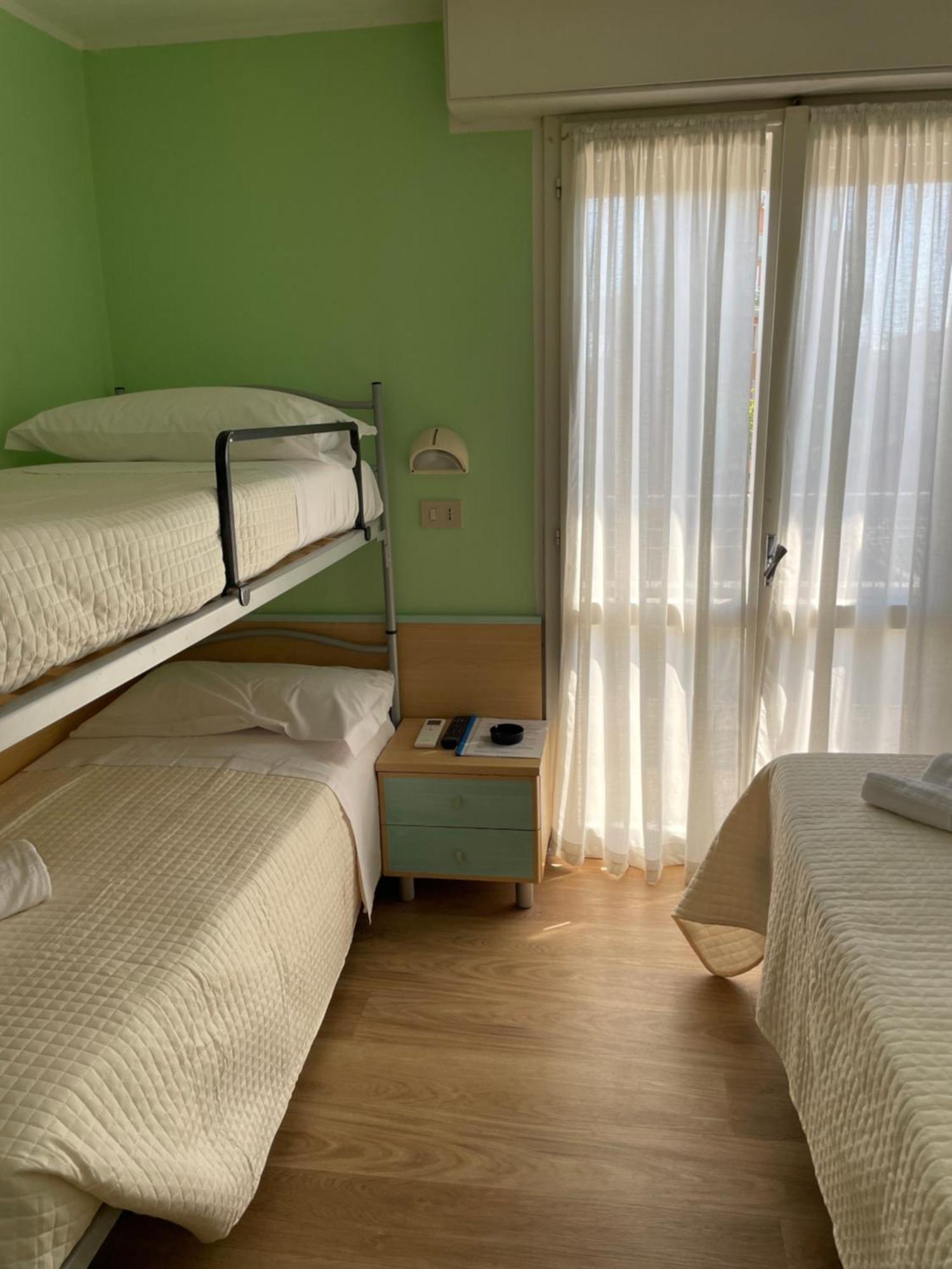 Hotel Barbiani Riccione Bagian luar foto