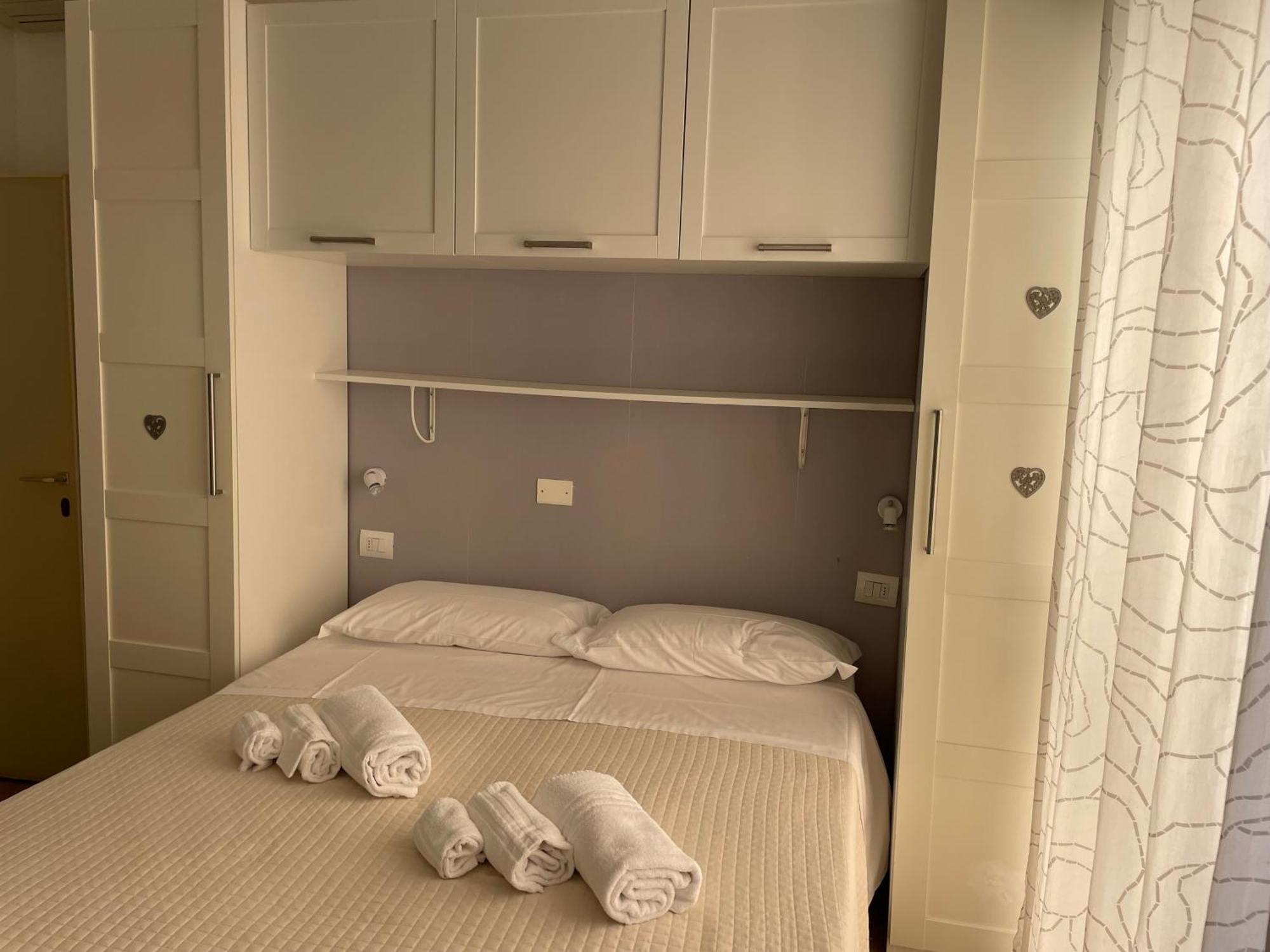Hotel Barbiani Riccione Bagian luar foto